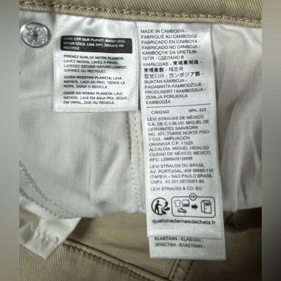 Levi's Women's Classic Straight Stretch Mid Rise Color Safari (Beige) Size 12 - Picture 10 of 12